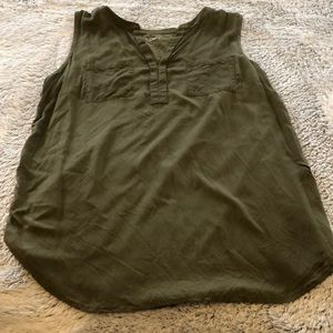 Women’s LOFT Sleeveless Tank with pockets